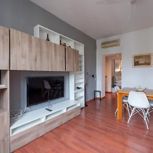 apartment-with-ac-near-porta-venezia-metro.italymilanhotels.net/